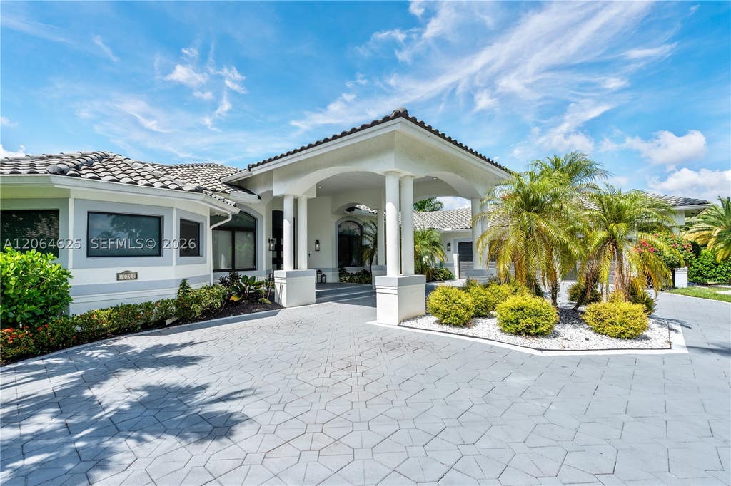 Photo of 11302 NW 9th St, Plantation, FL 33325 (MLS # A12064625)