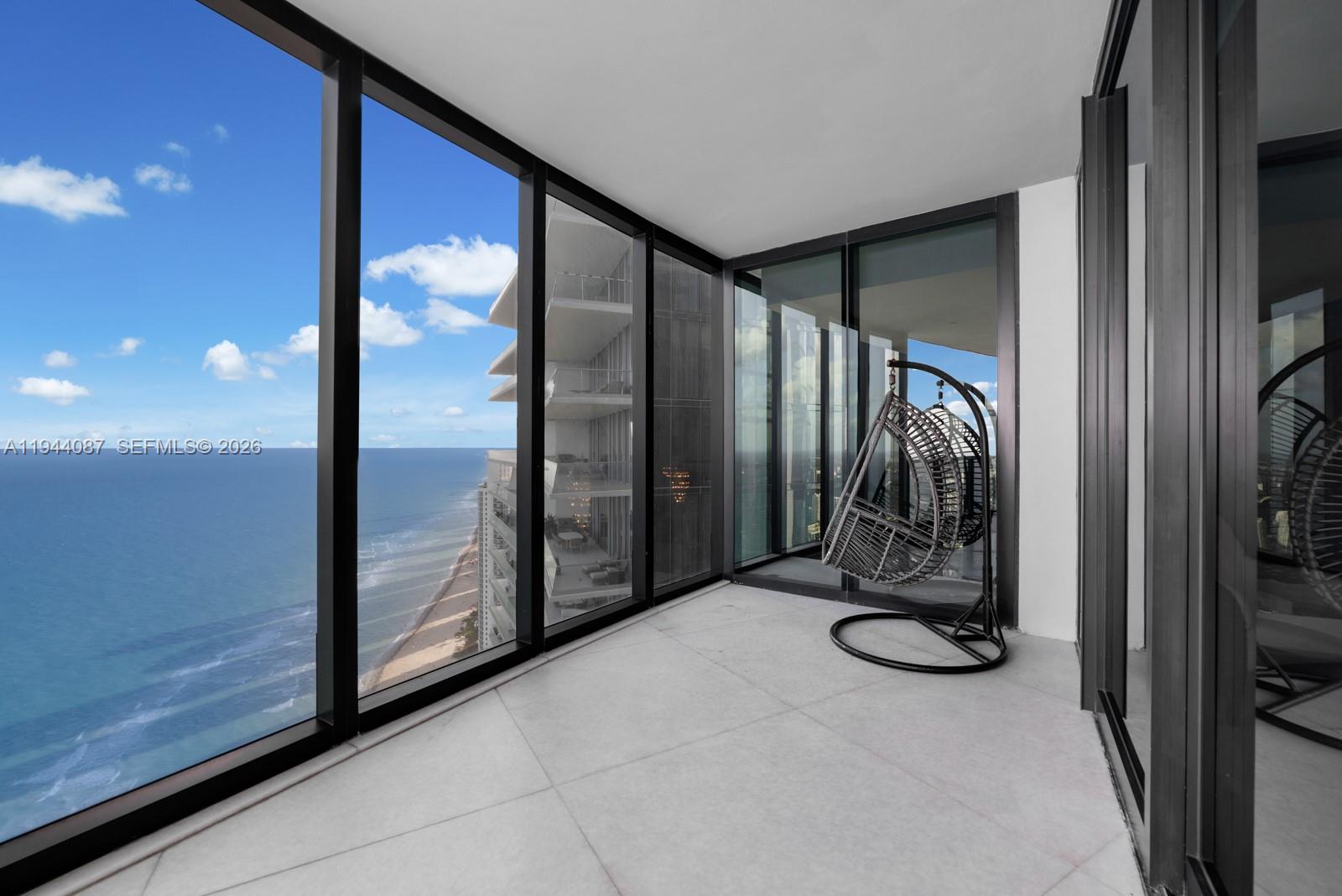 18555 COLLINS AVENUE COND - Residential