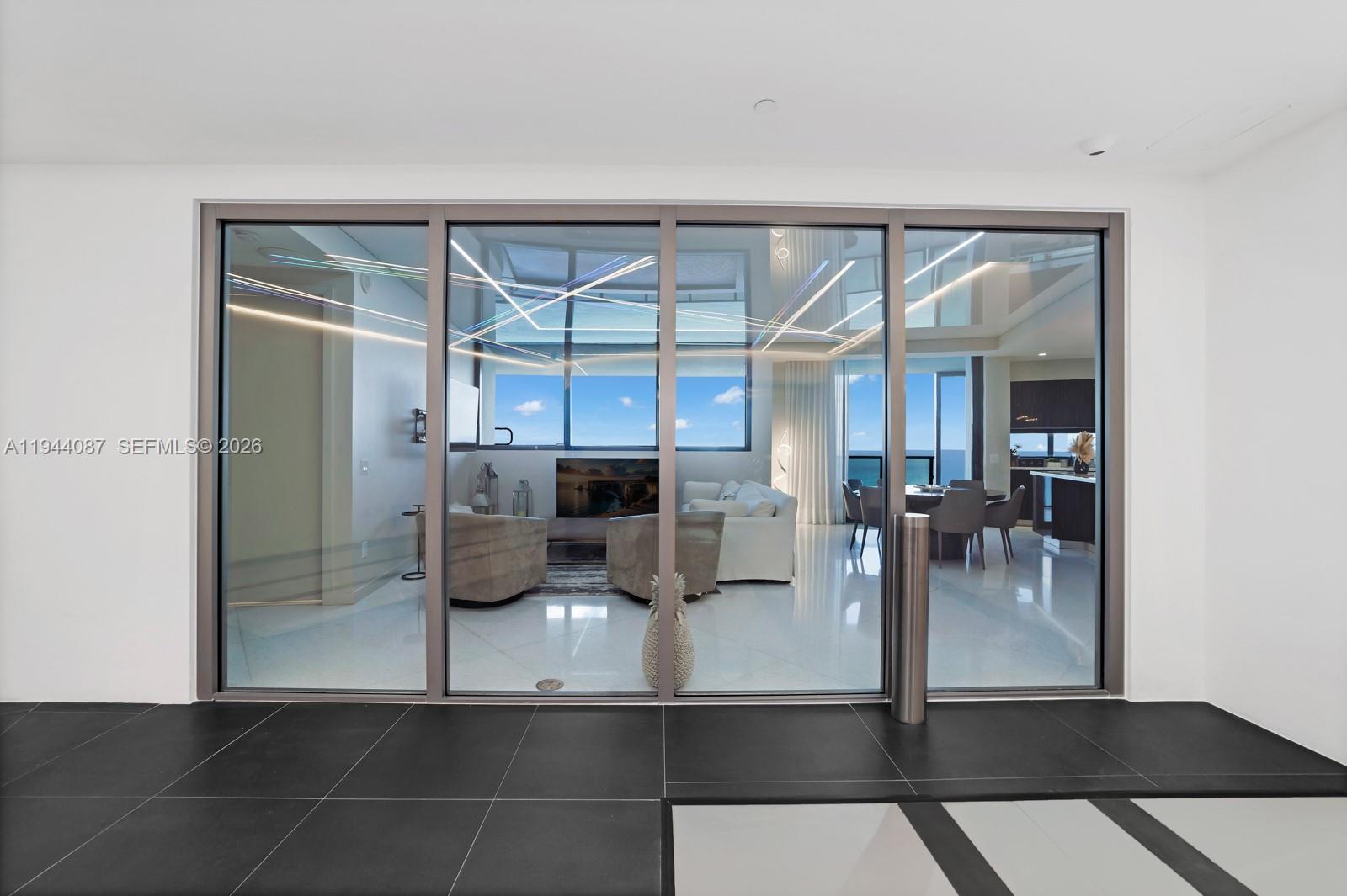 18555 COLLINS AVENUE COND - Residential