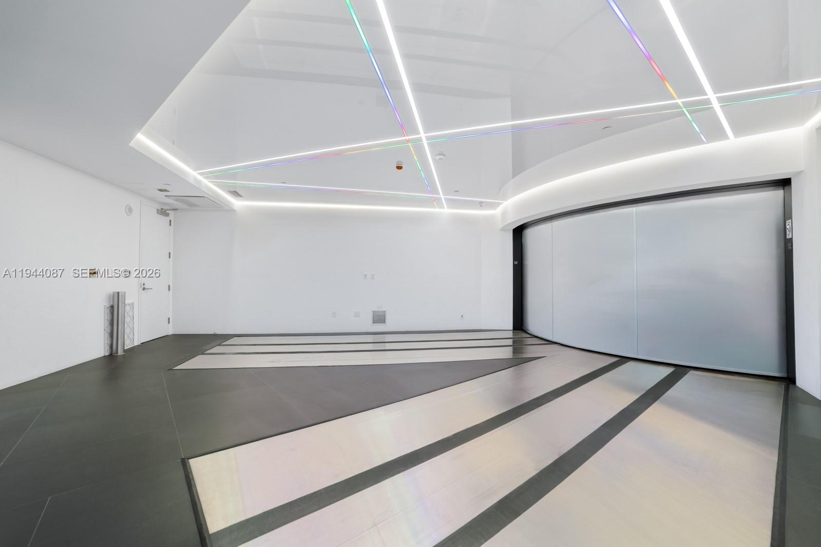 18555 COLLINS AVENUE COND - Residential