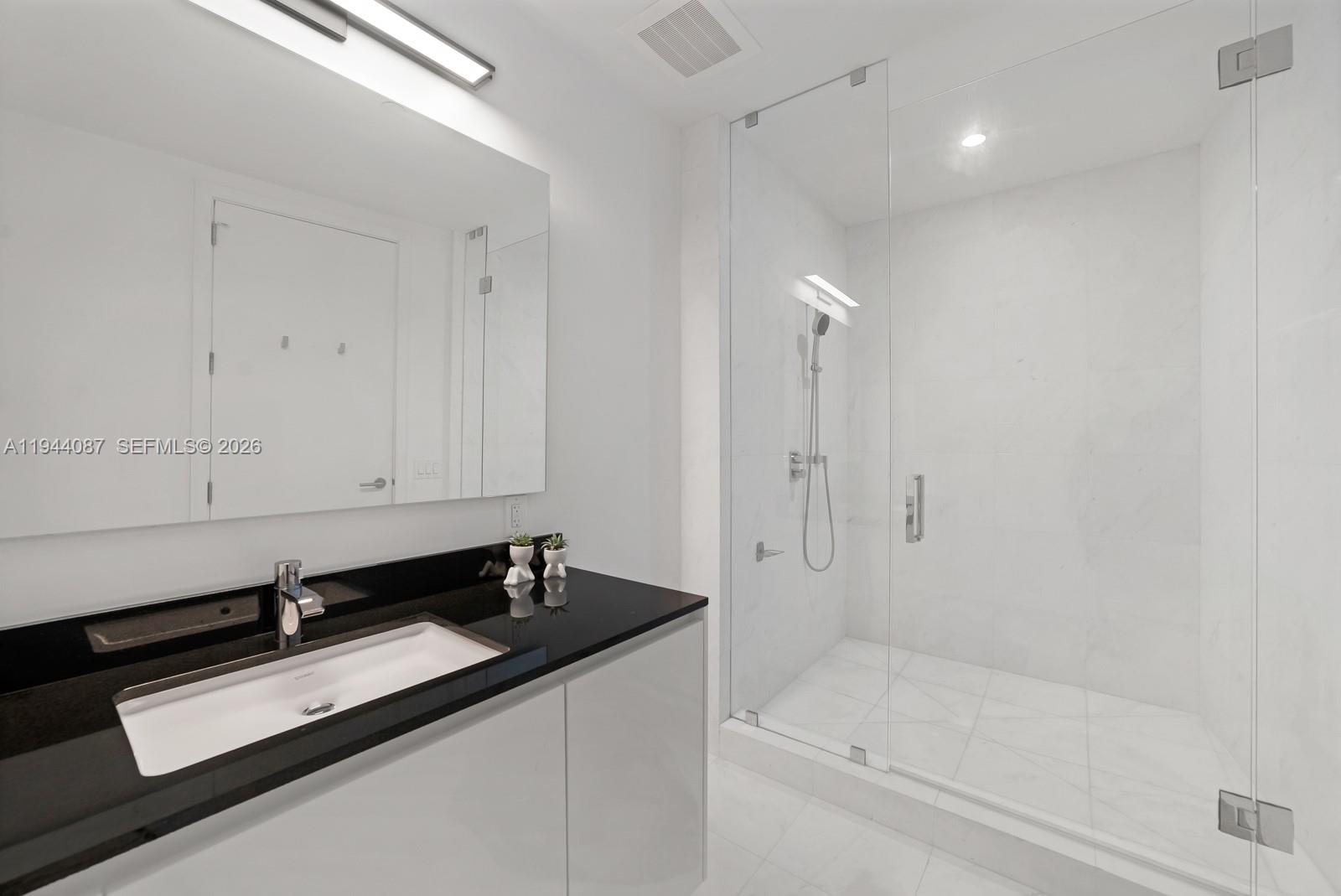 18555 COLLINS AVENUE COND - Residential