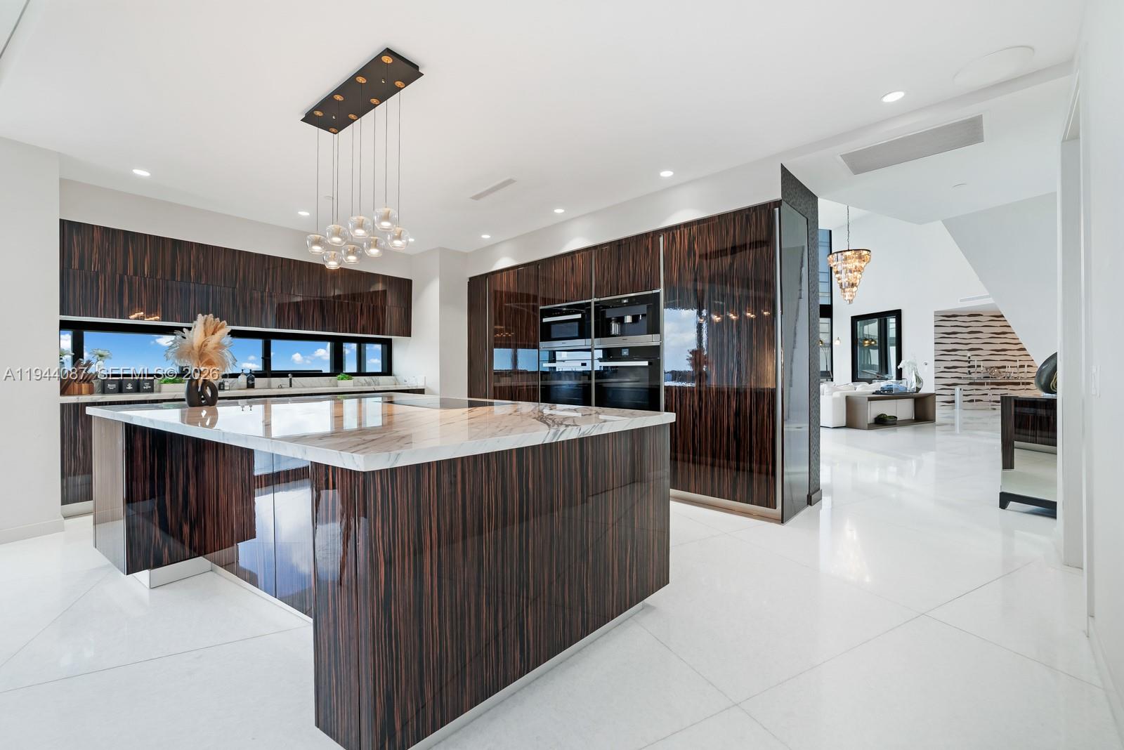 18555 COLLINS AVENUE COND - Residential