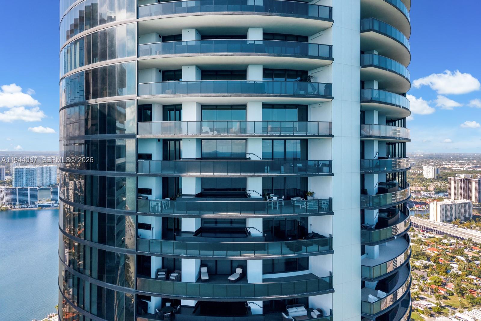 18555 COLLINS AVENUE COND - Residential