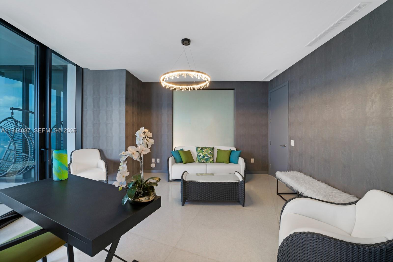 18555 COLLINS AVENUE COND - Residential