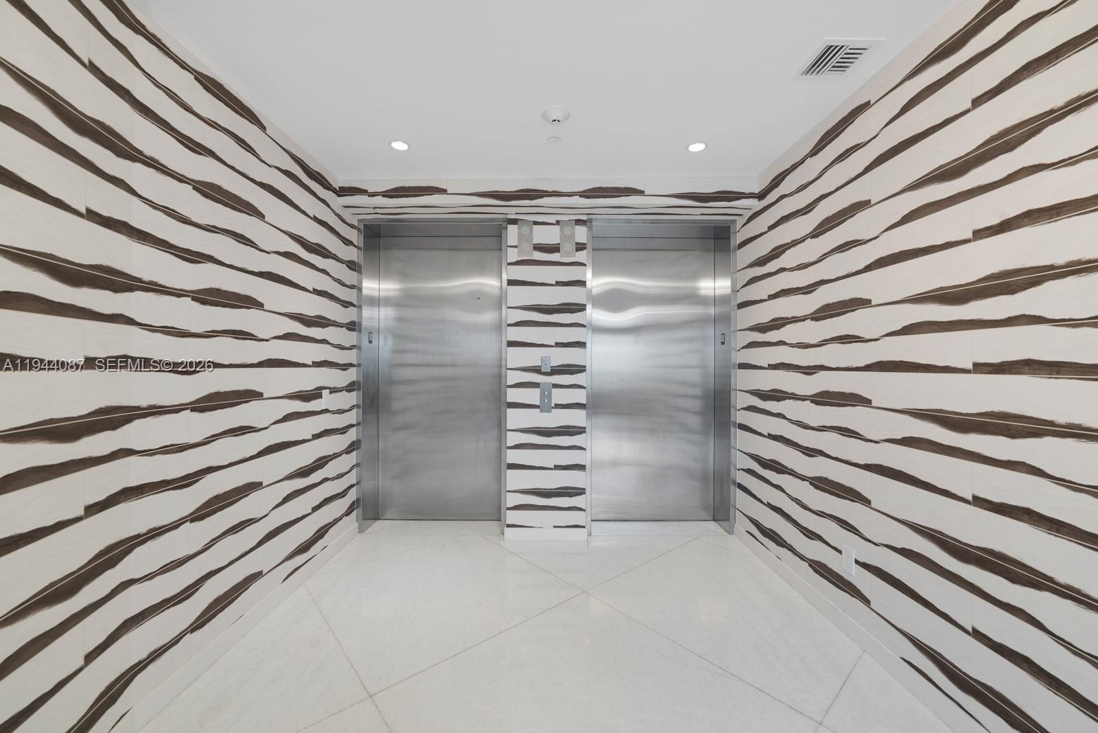 18555 COLLINS AVENUE COND - Residential