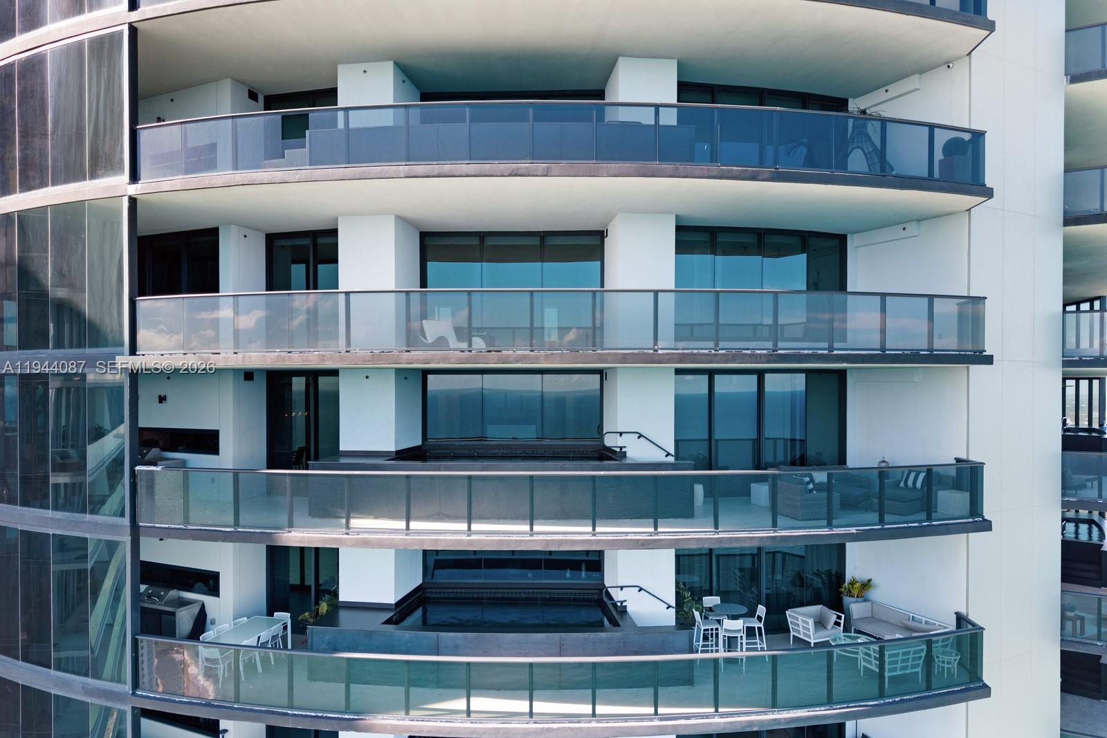 18555 COLLINS AVENUE COND - Residential