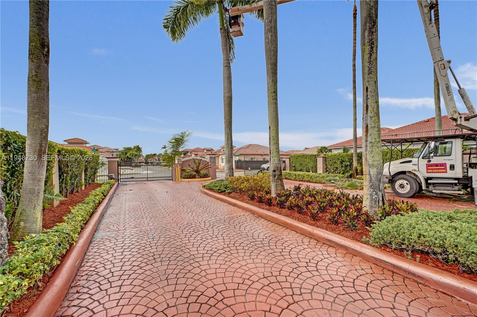 PELICANS POINT A T MILLER - Residential