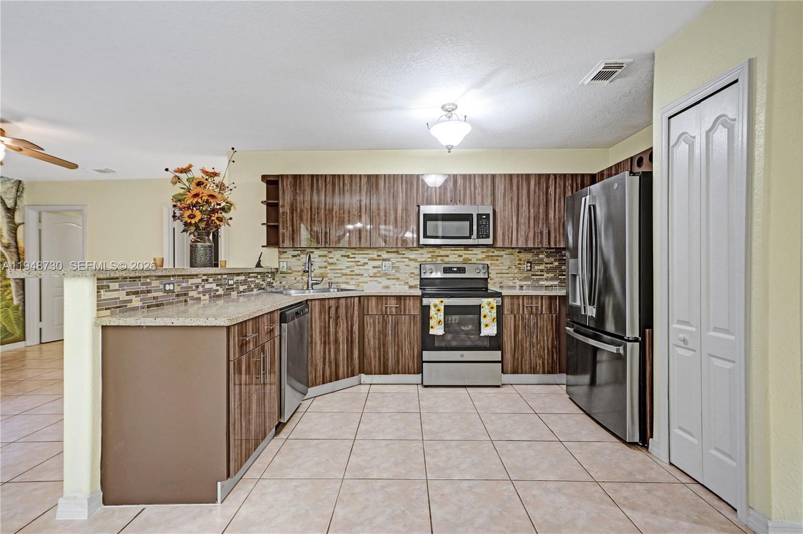 PELICANS POINT A T MILLER - Residential