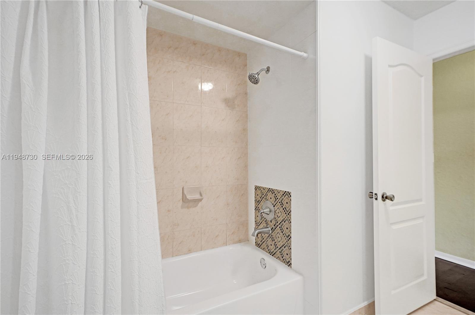 PELICANS POINT A T MILLER - Residential