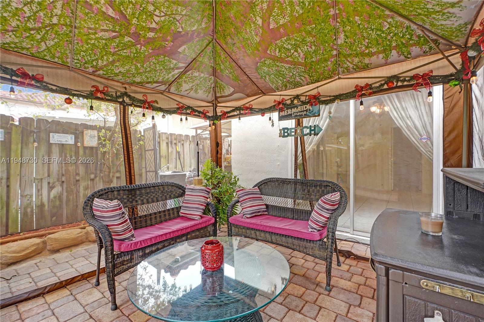 PELICANS POINT A T MILLER - Residential