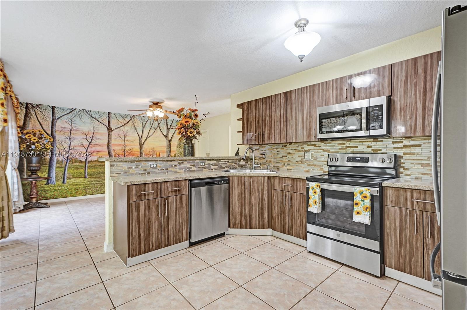 PELICANS POINT A T MILLER - Residential