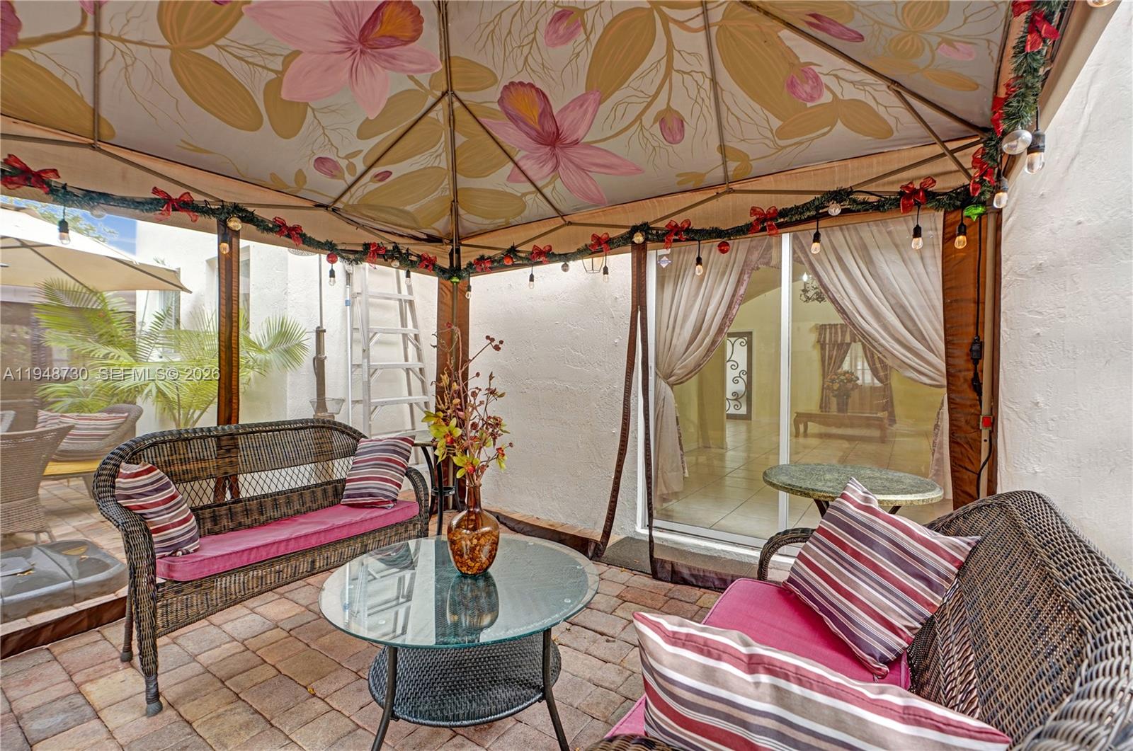 PELICANS POINT A T MILLER - Residential