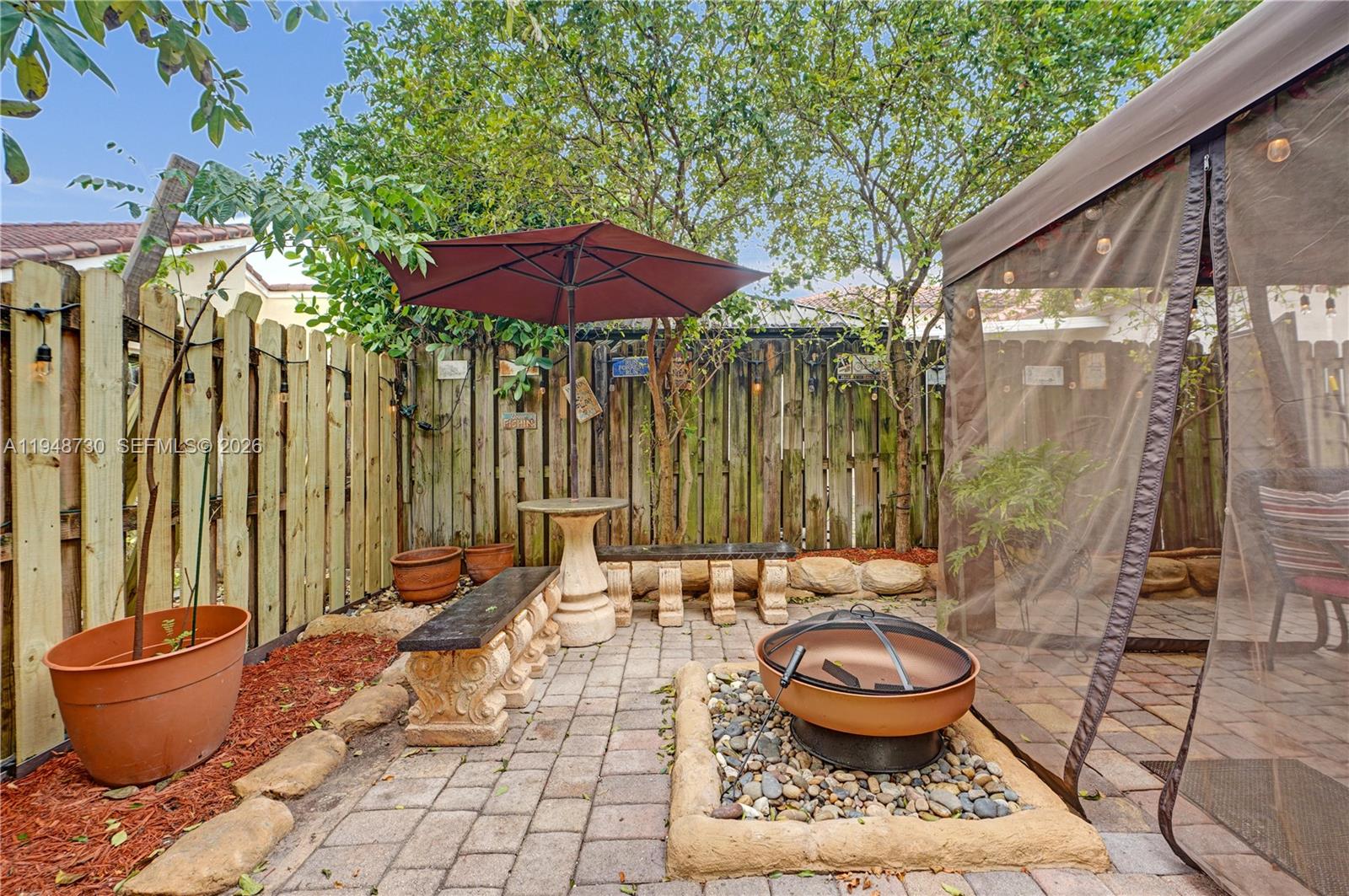 PELICANS POINT A T MILLER - Residential