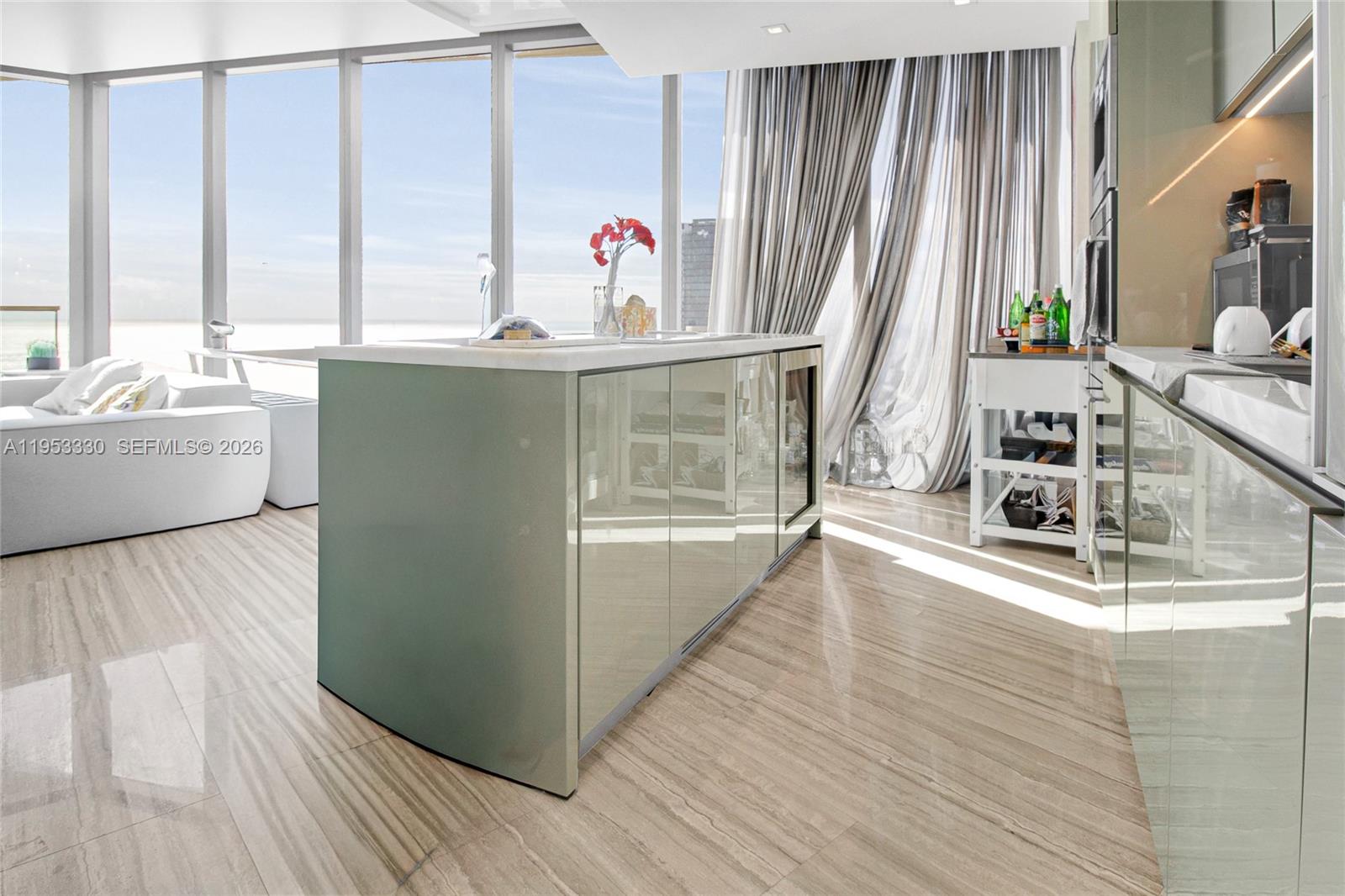 18975 Collins Ave 4404