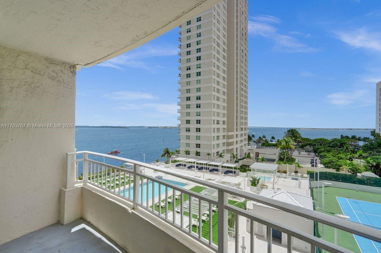 ISOLA CONDO - Residential