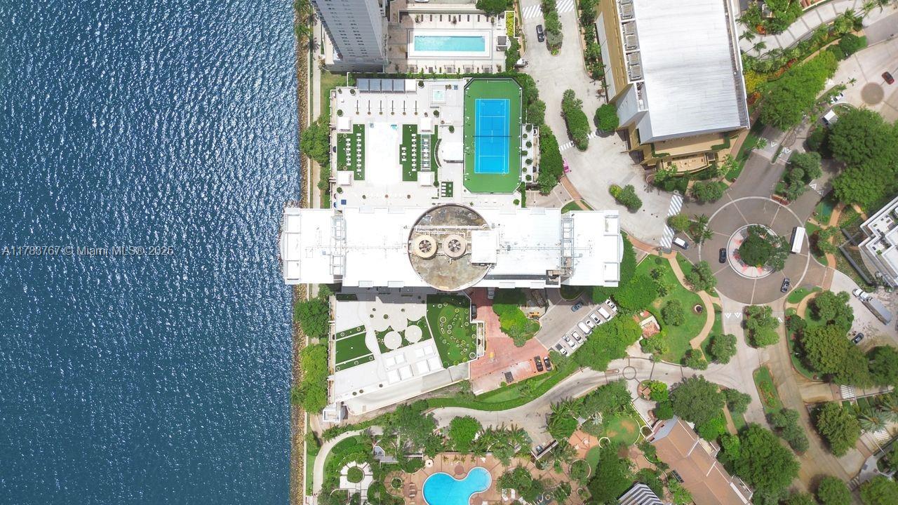 ISOLA CONDO - Residential