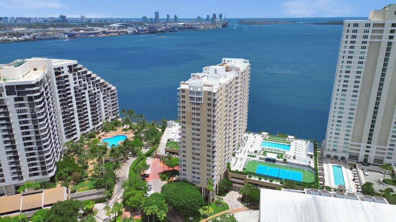 ISOLA CONDO - Residential