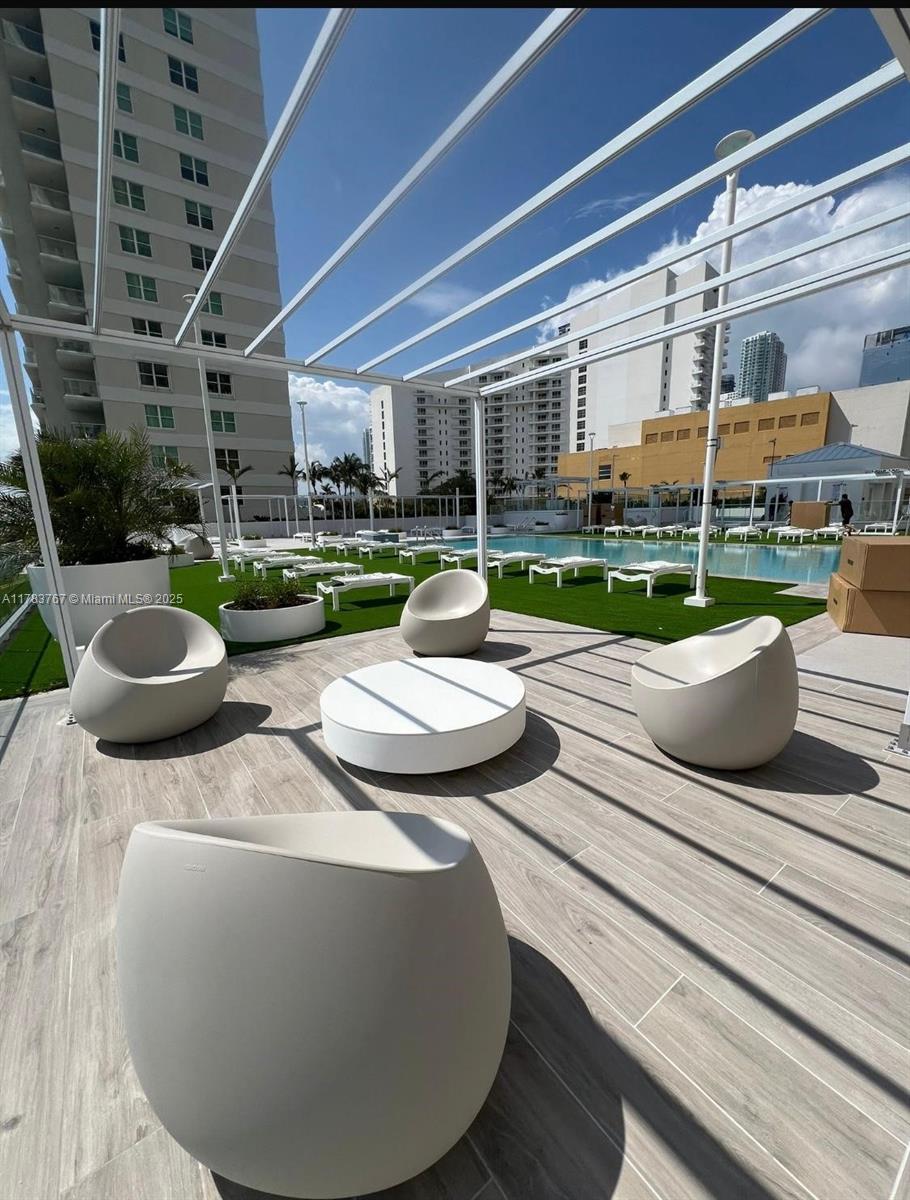 ISOLA CONDO - Residential