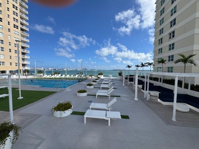 ISOLA CONDO - Residential