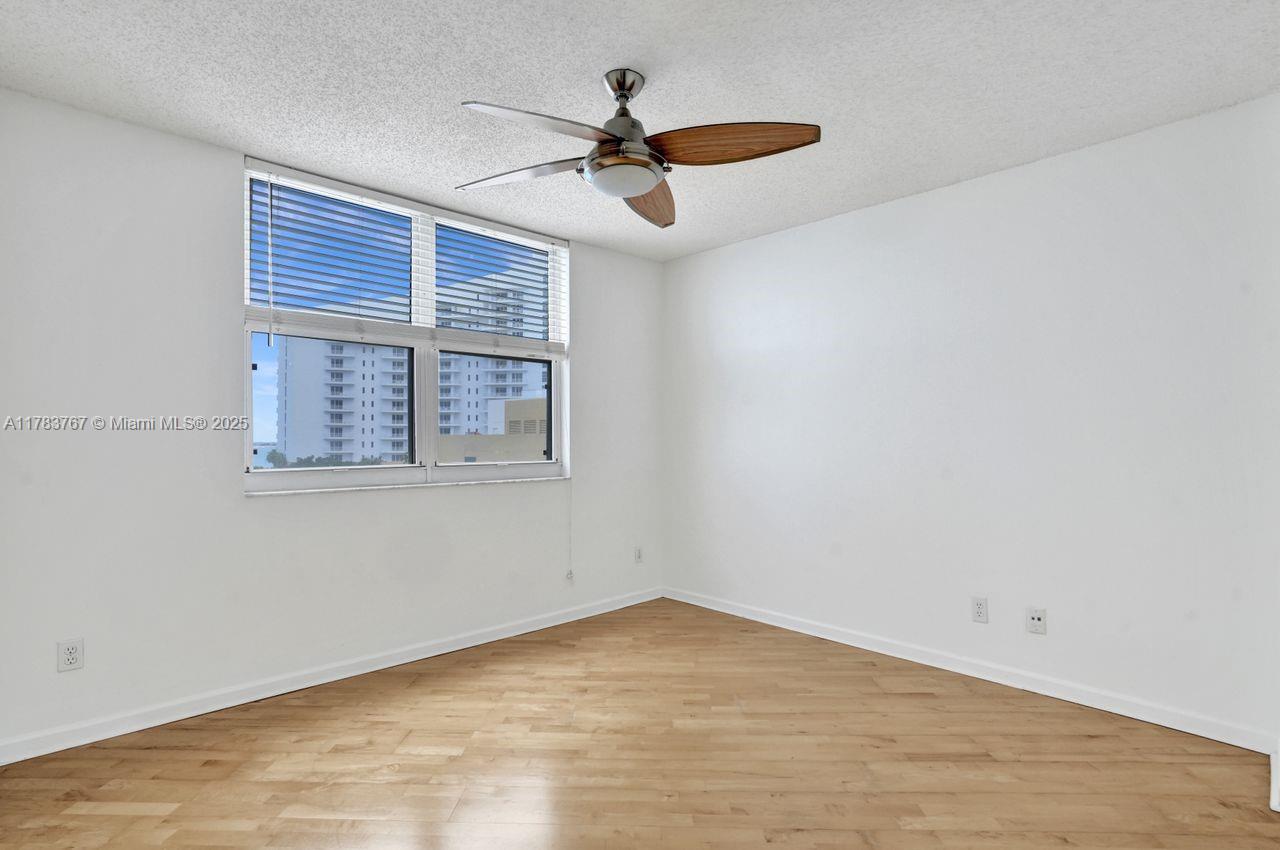 ISOLA CONDO - Residential