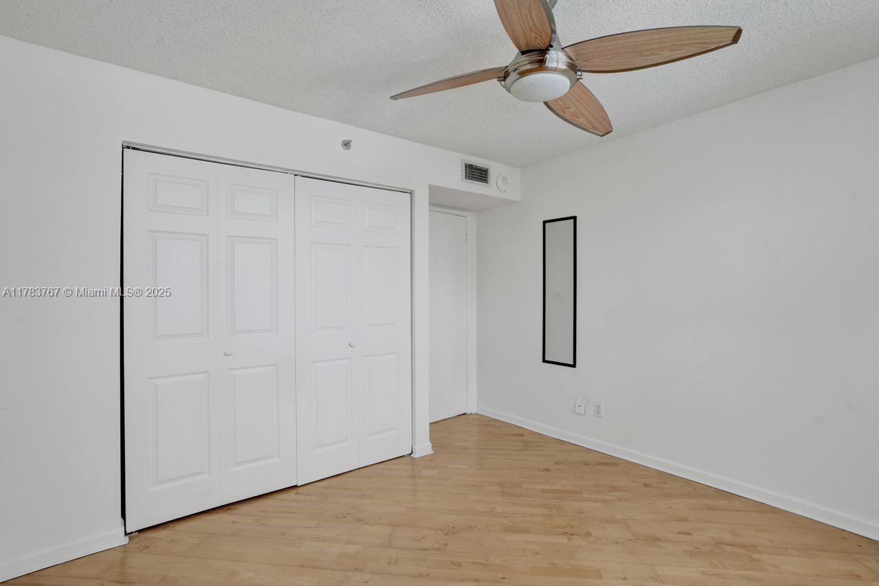 ISOLA CONDO - Residential