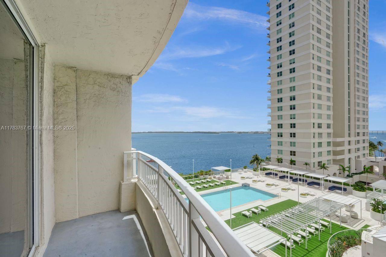 ISOLA CONDO - Residential