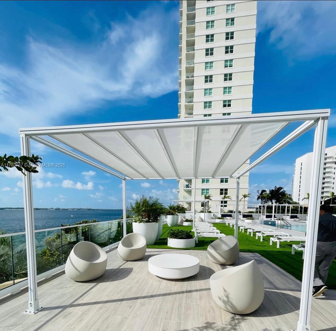 ISOLA CONDO - Residential