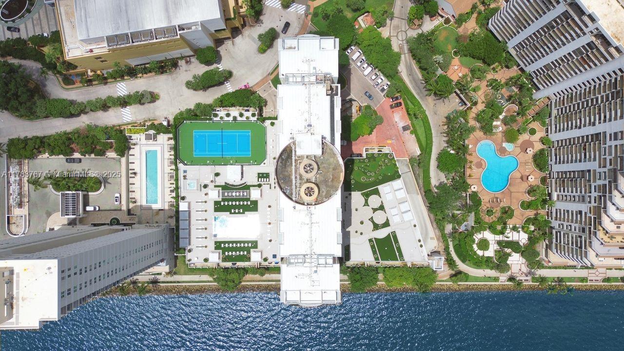 ISOLA CONDO - Residential