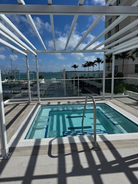 ISOLA CONDO - Residential