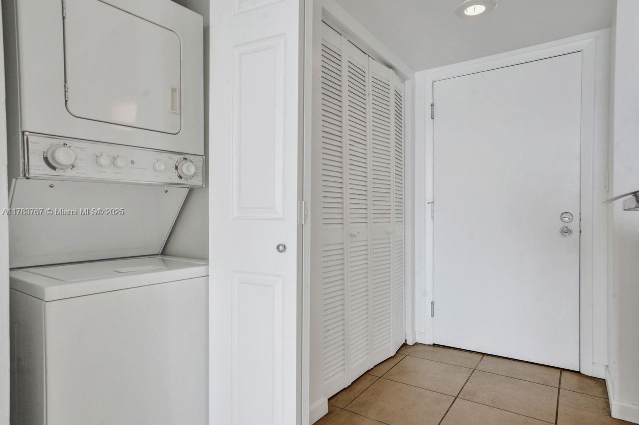 ISOLA CONDO - Residential