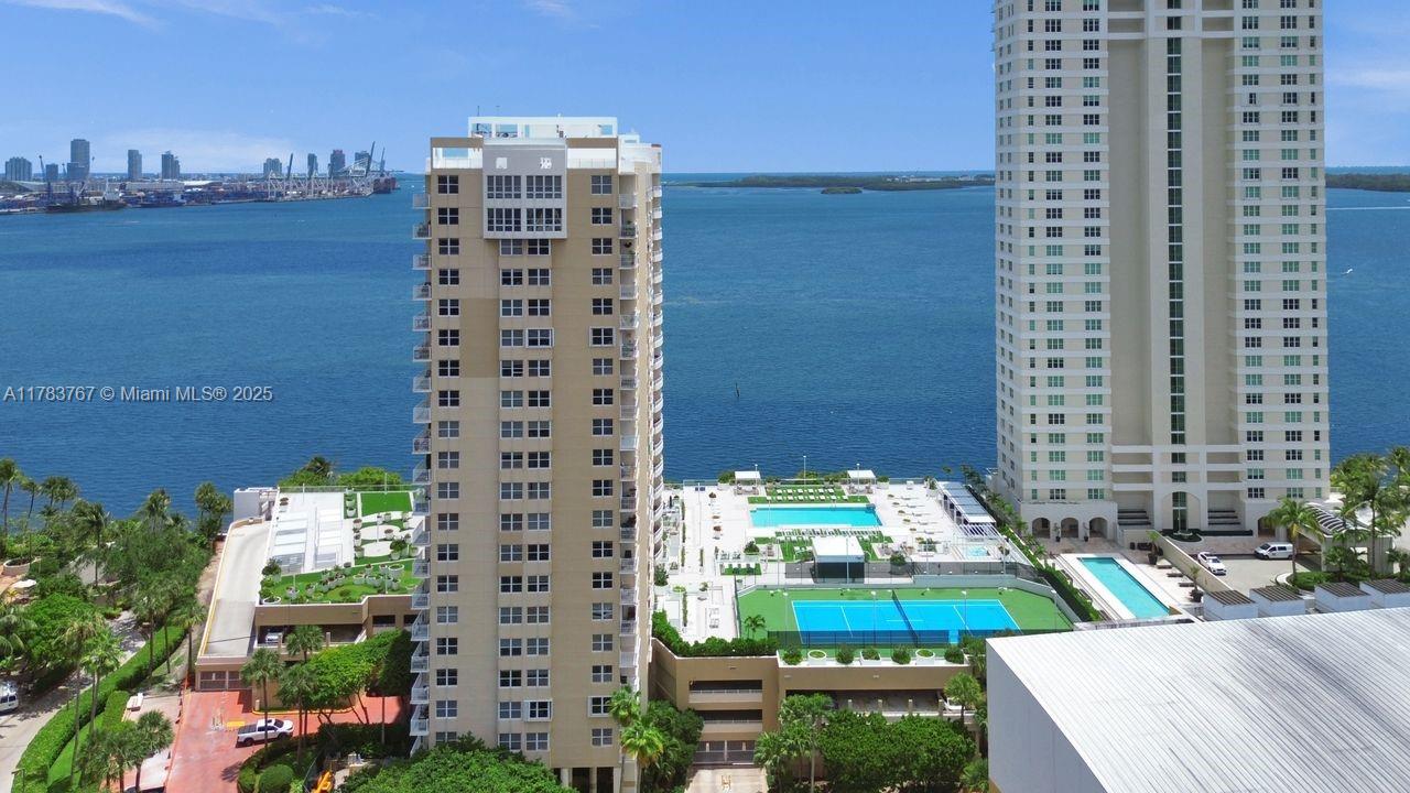 ISOLA CONDO - Residential