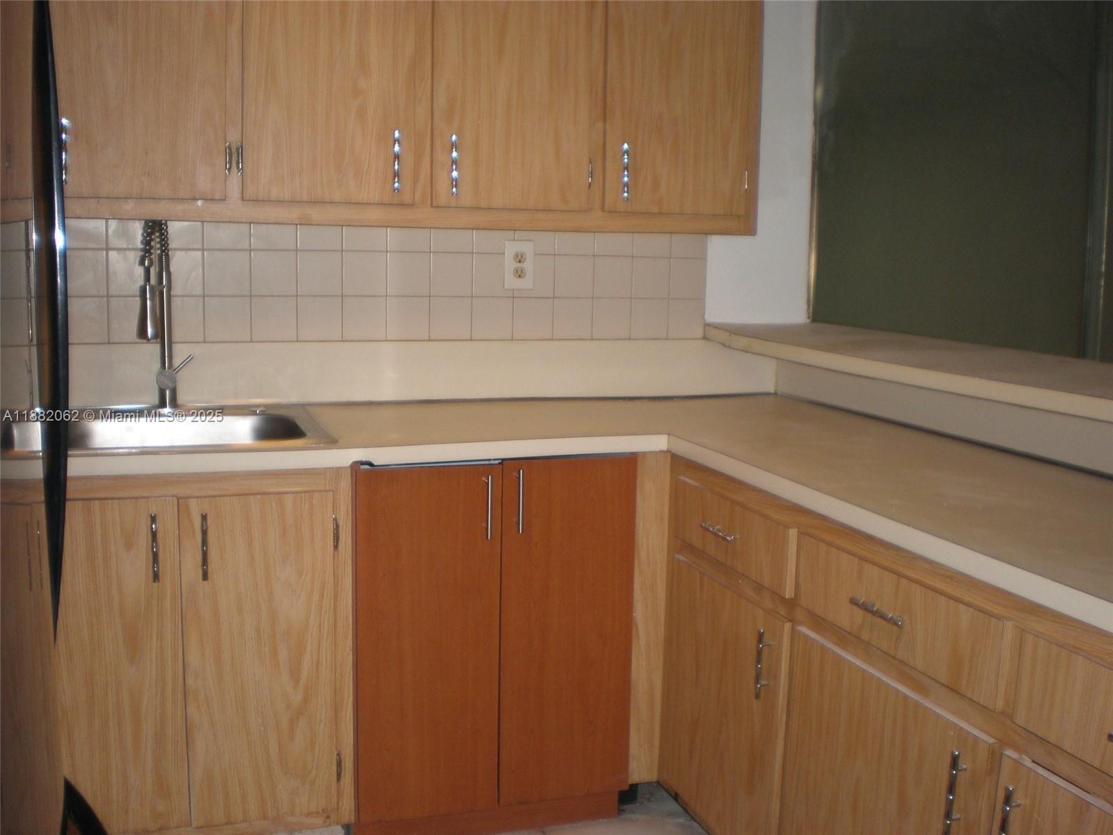 HAMPTON COURT CONDO - Residential