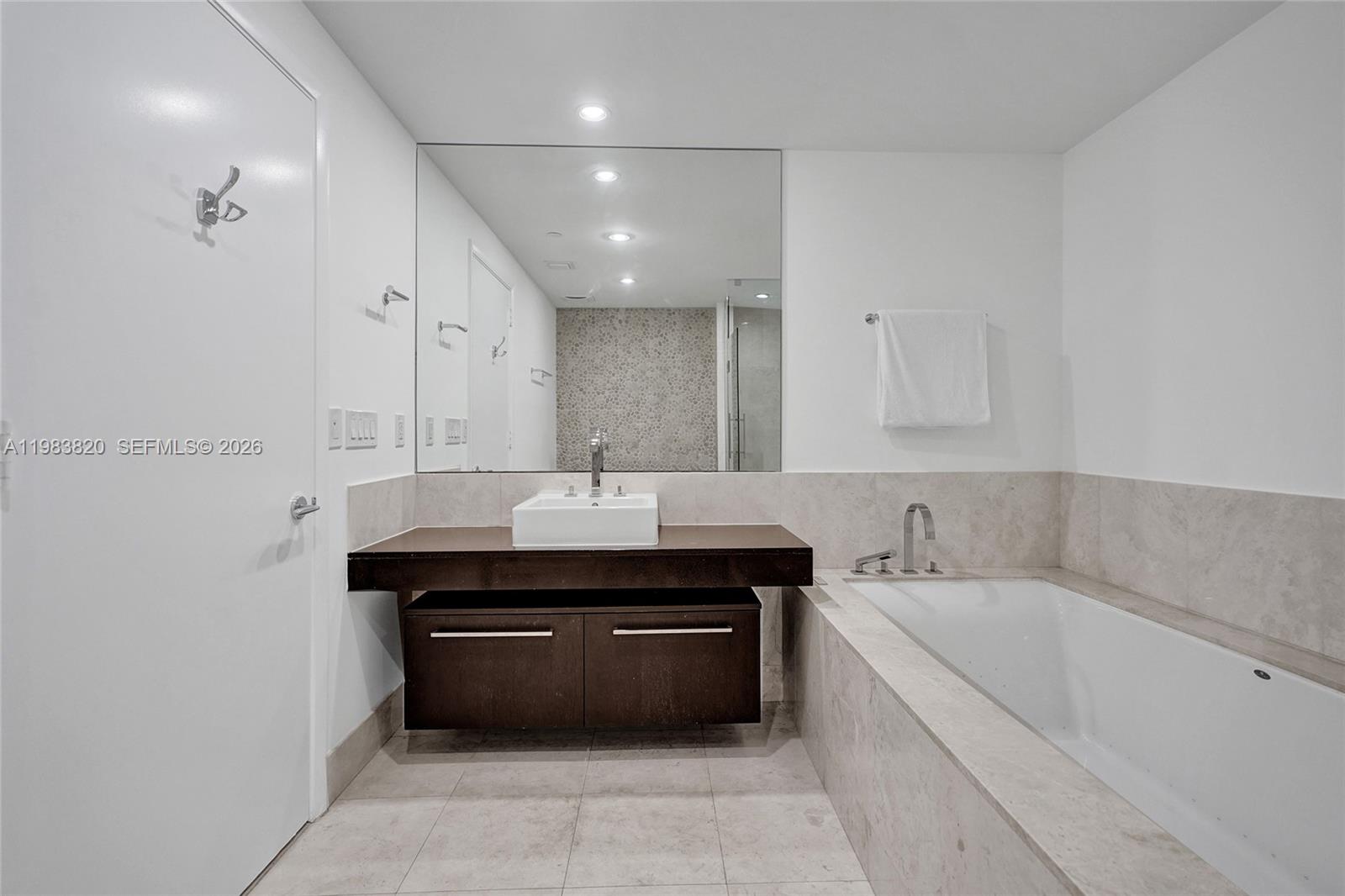 JADE OCEAN CONDO - Residential