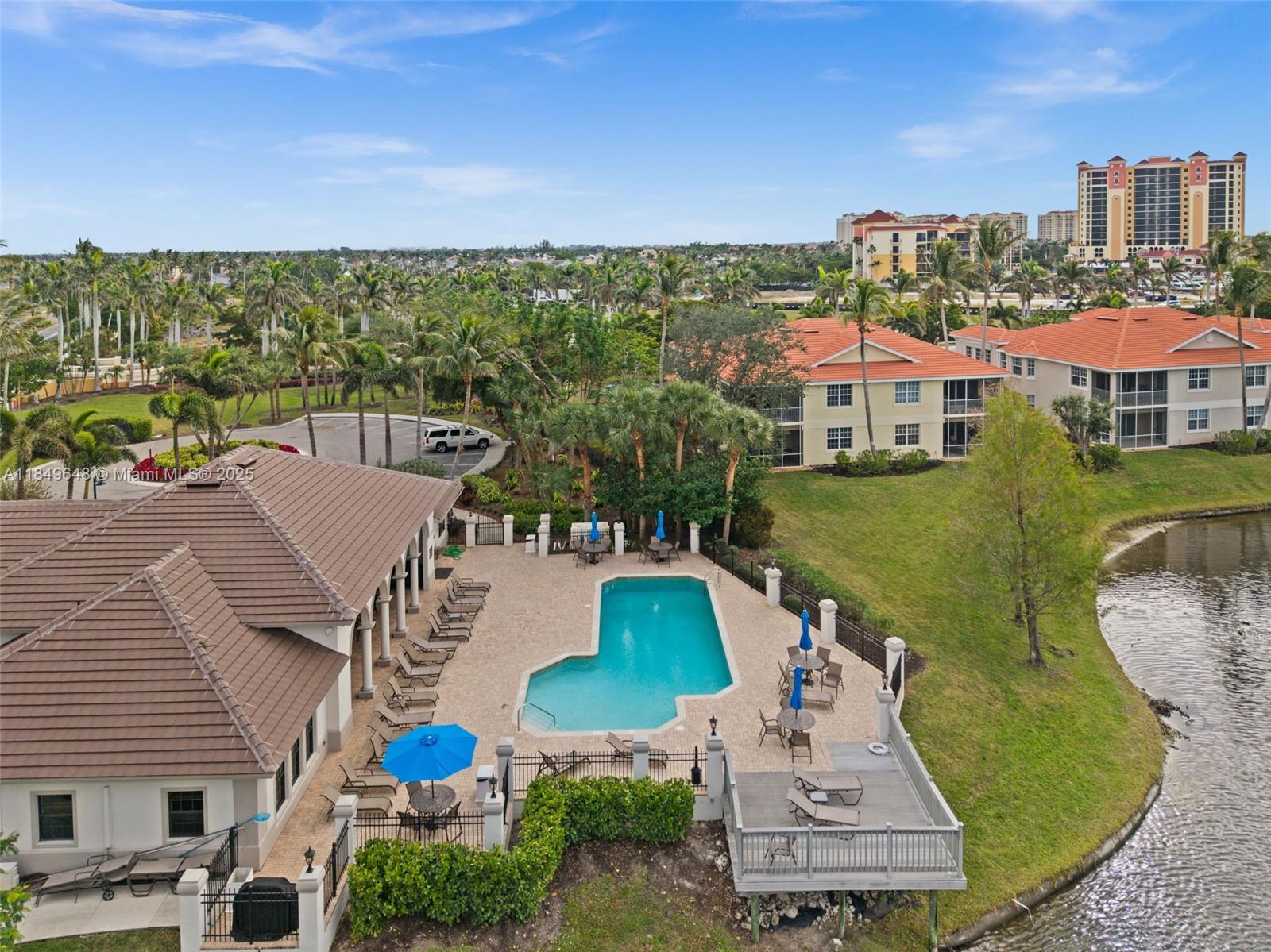 Coach Homes At Cape Harbou - Residential