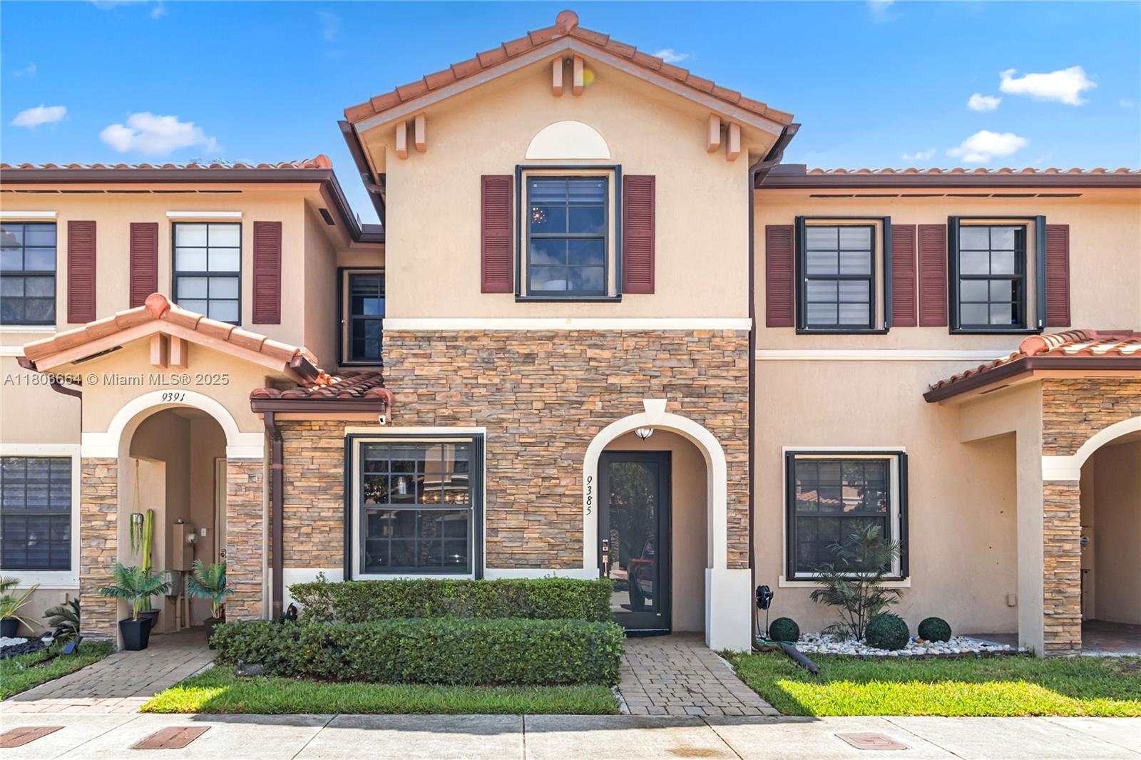 9385 W 33rd Way 9385, Hialeah, Miami-Dade County, Florida - 3 Bedrooms  
3 Bathrooms - 