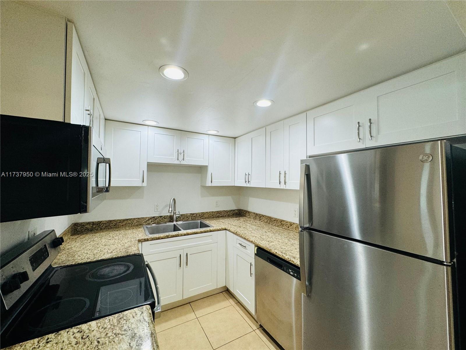CASA DEL RIO CONDO - Residential Lease