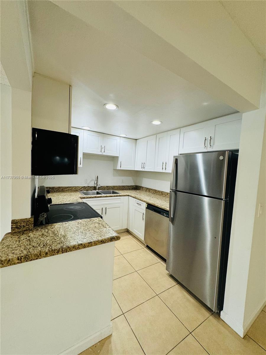 CASA DEL RIO CONDO - Residential Lease