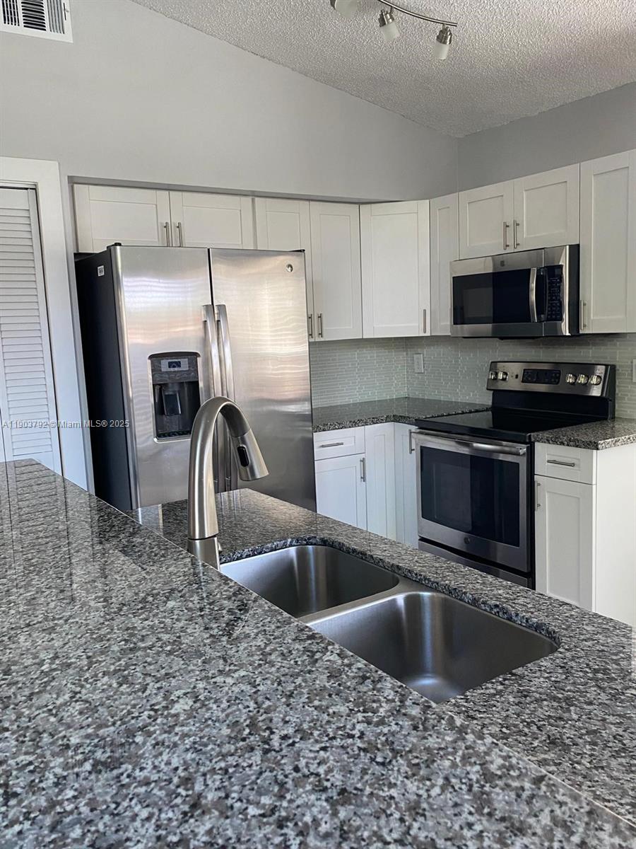 HEFTLER HOMES AT LAGO MAR - Residential Lease