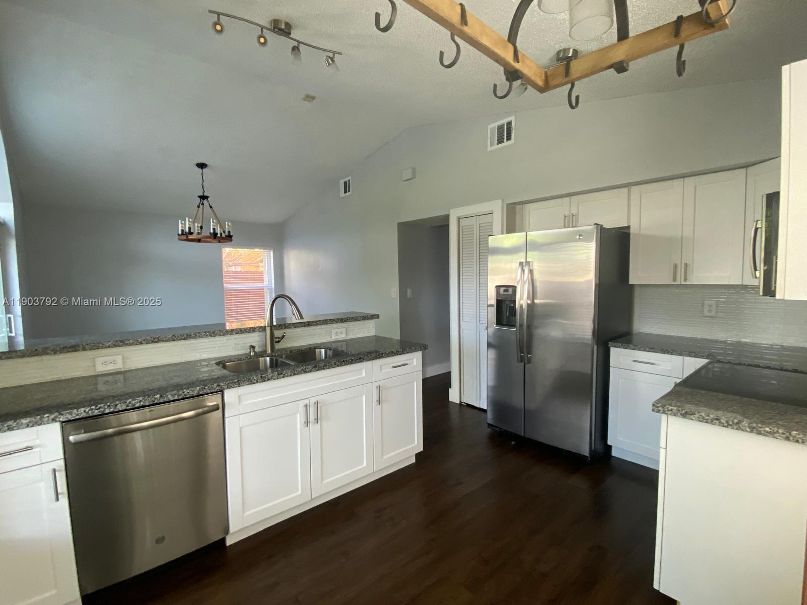 HEFTLER HOMES AT LAGO MAR - Residential Lease