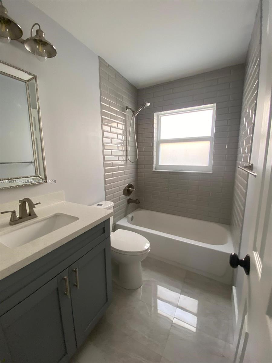 HEFTLER HOMES AT LAGO MAR - Residential Lease