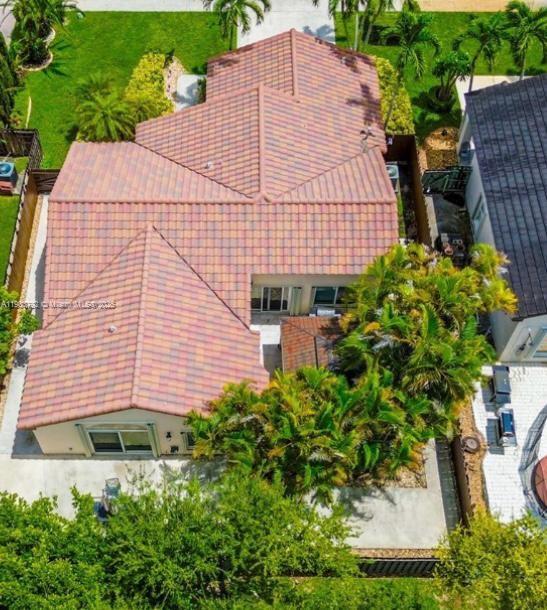 HEFTLER HOMES AT LAGO MAR - Residential Lease