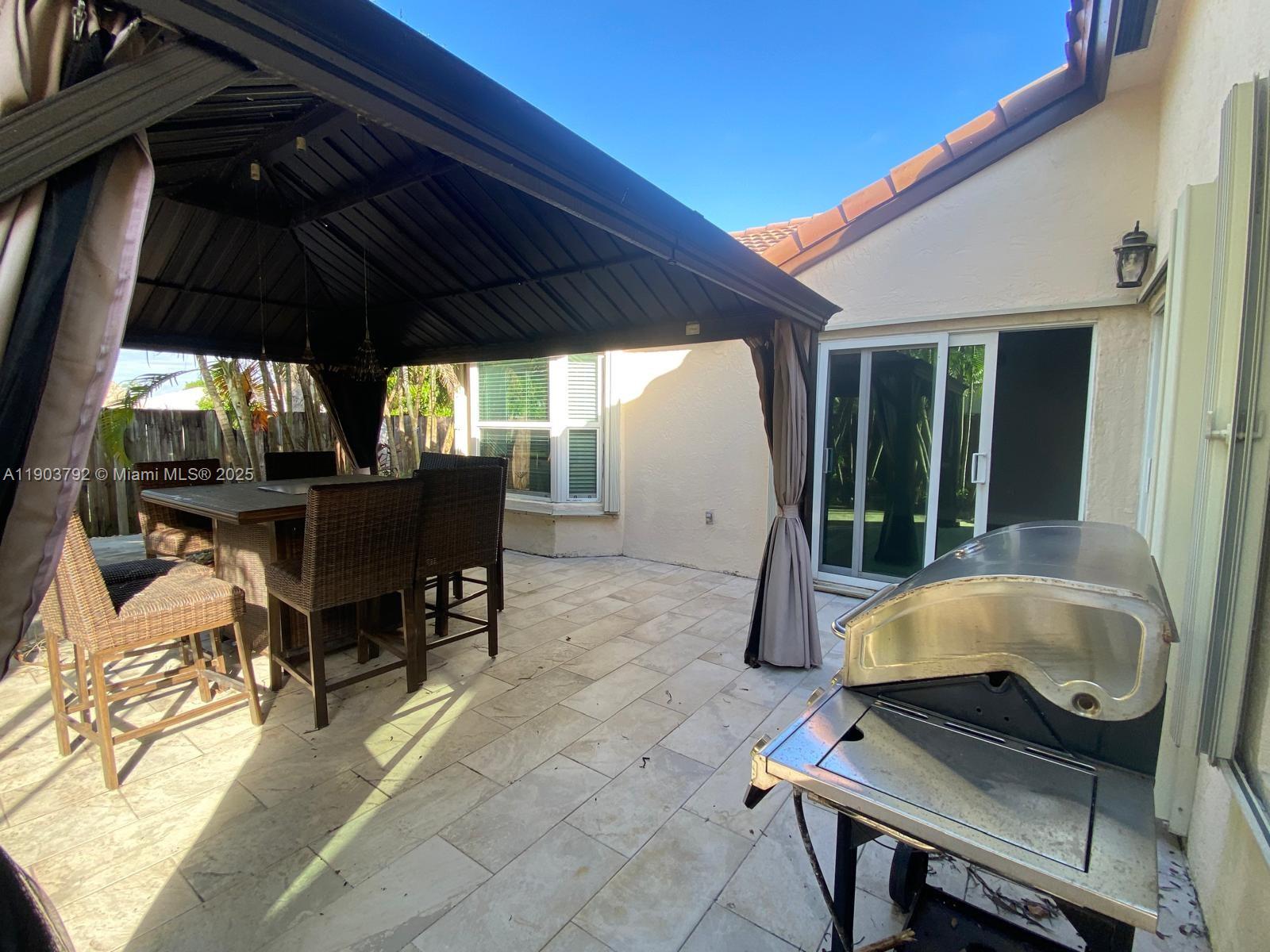 HEFTLER HOMES AT LAGO MAR - Residential Lease