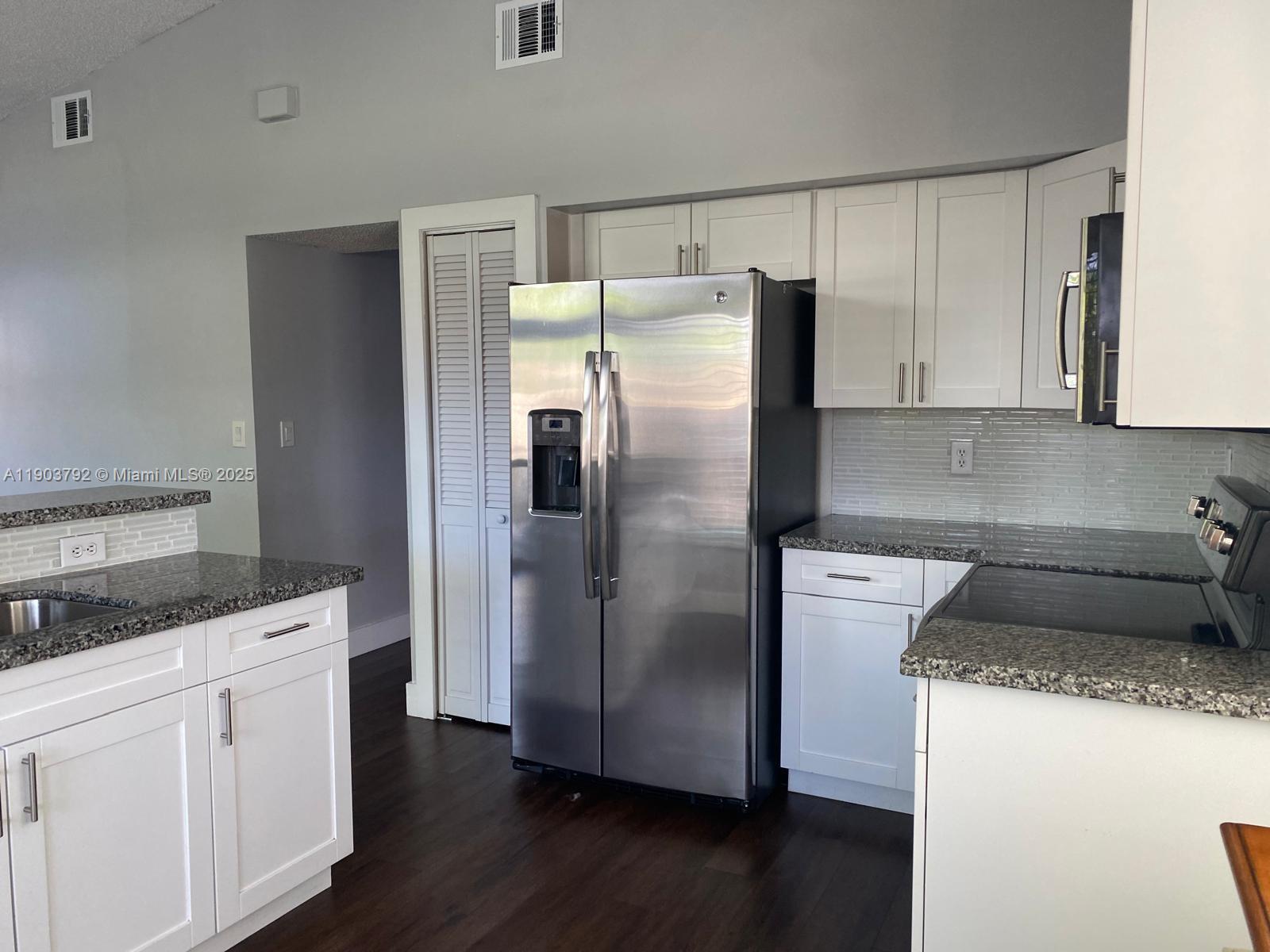 HEFTLER HOMES AT LAGO MAR - Residential Lease