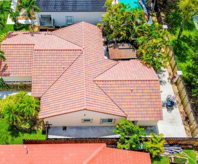 HEFTLER HOMES AT LAGO MAR - Residential Lease