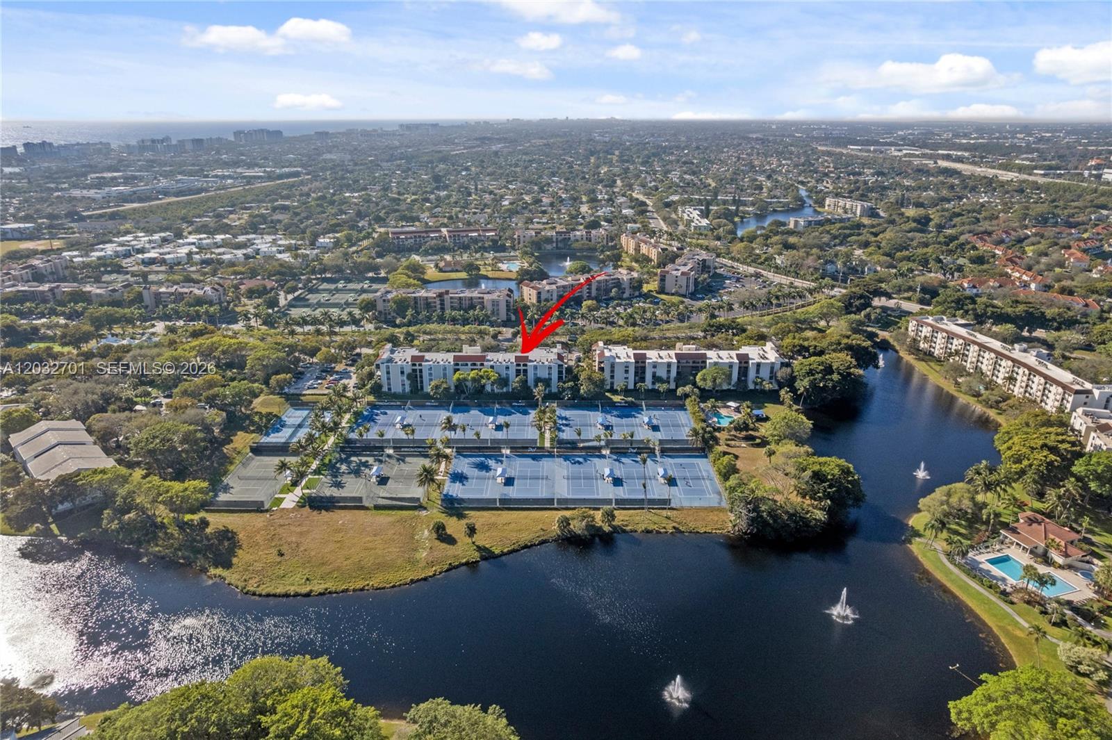 825 Egret Cir 504
