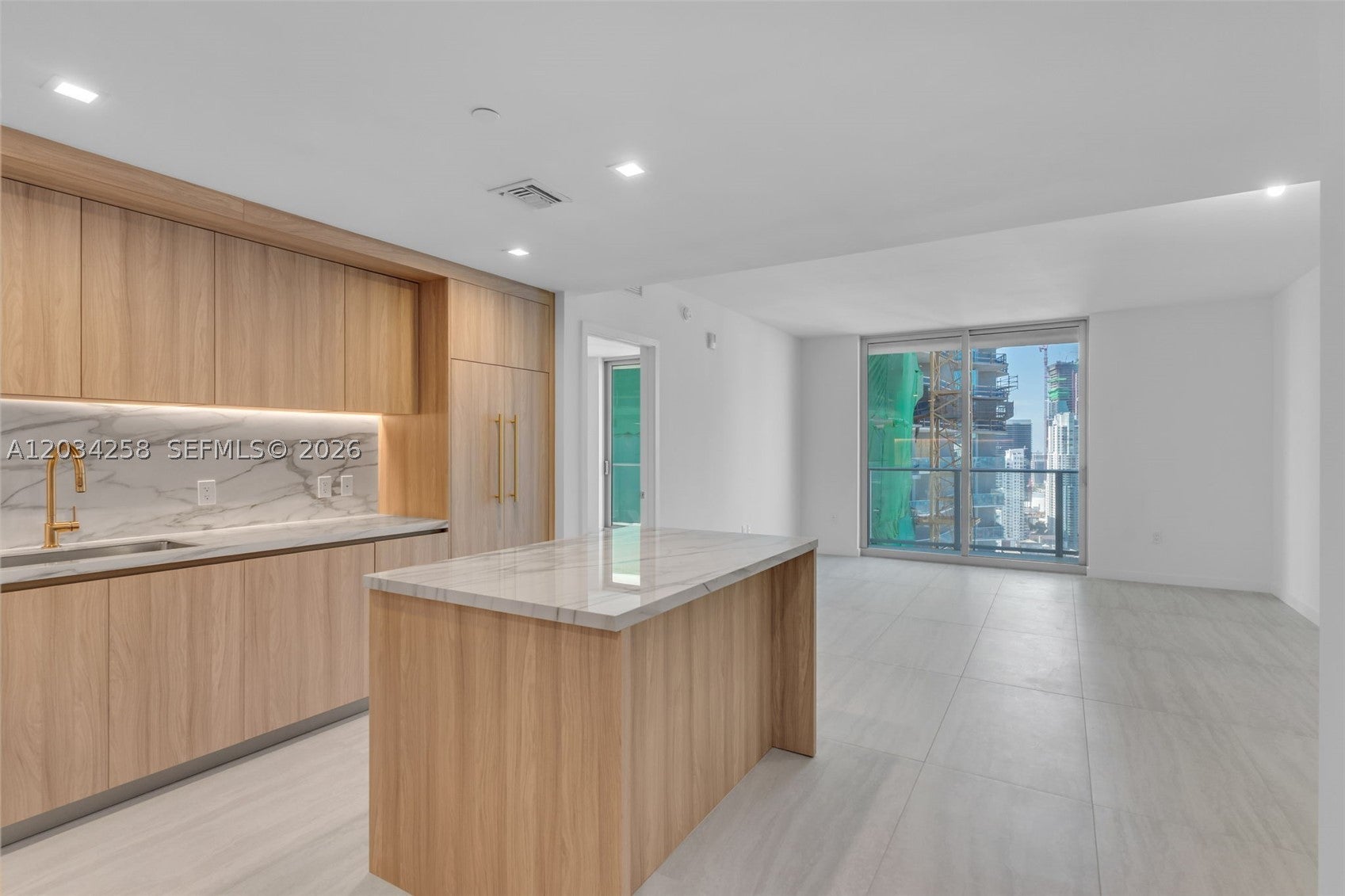 77 SE 5 th st PH03
