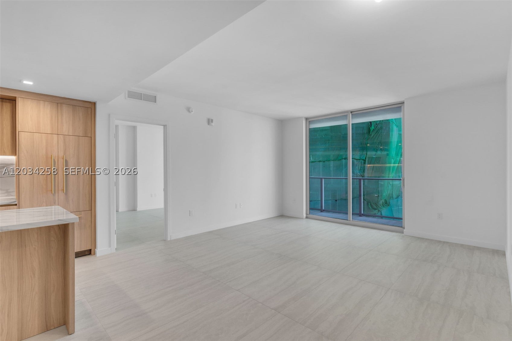 77 SE 5 th st PH03