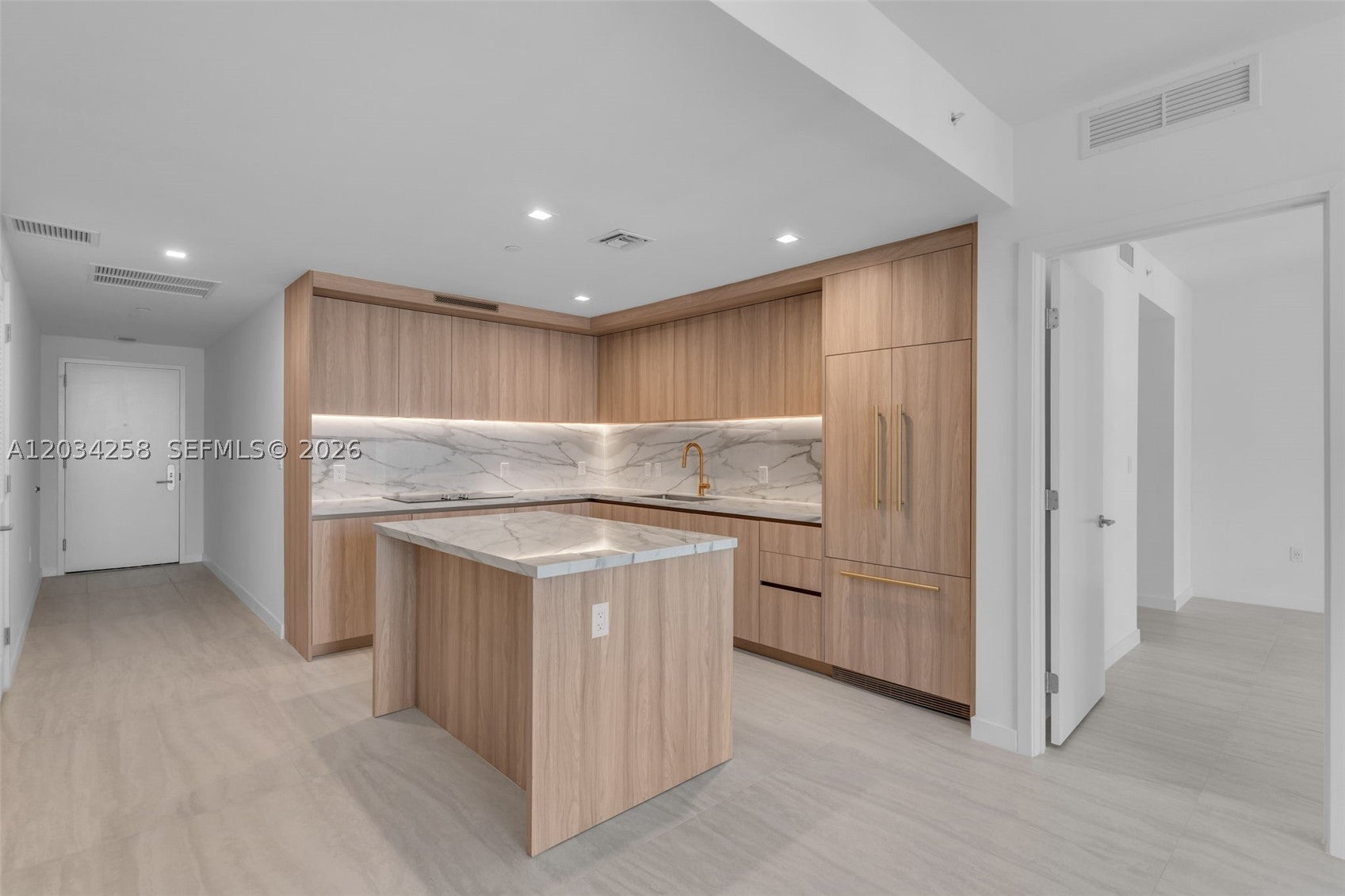 77 SE 5 th st PH03