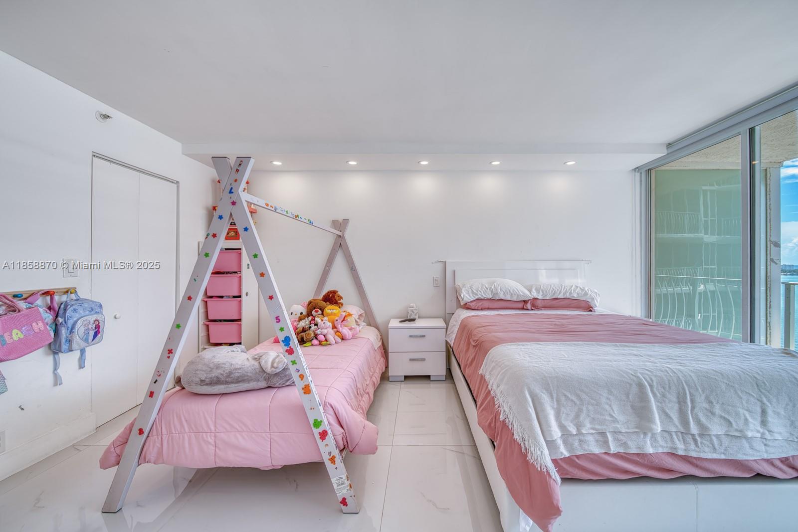 THE GRANDVIEW PALACE COND - Residential