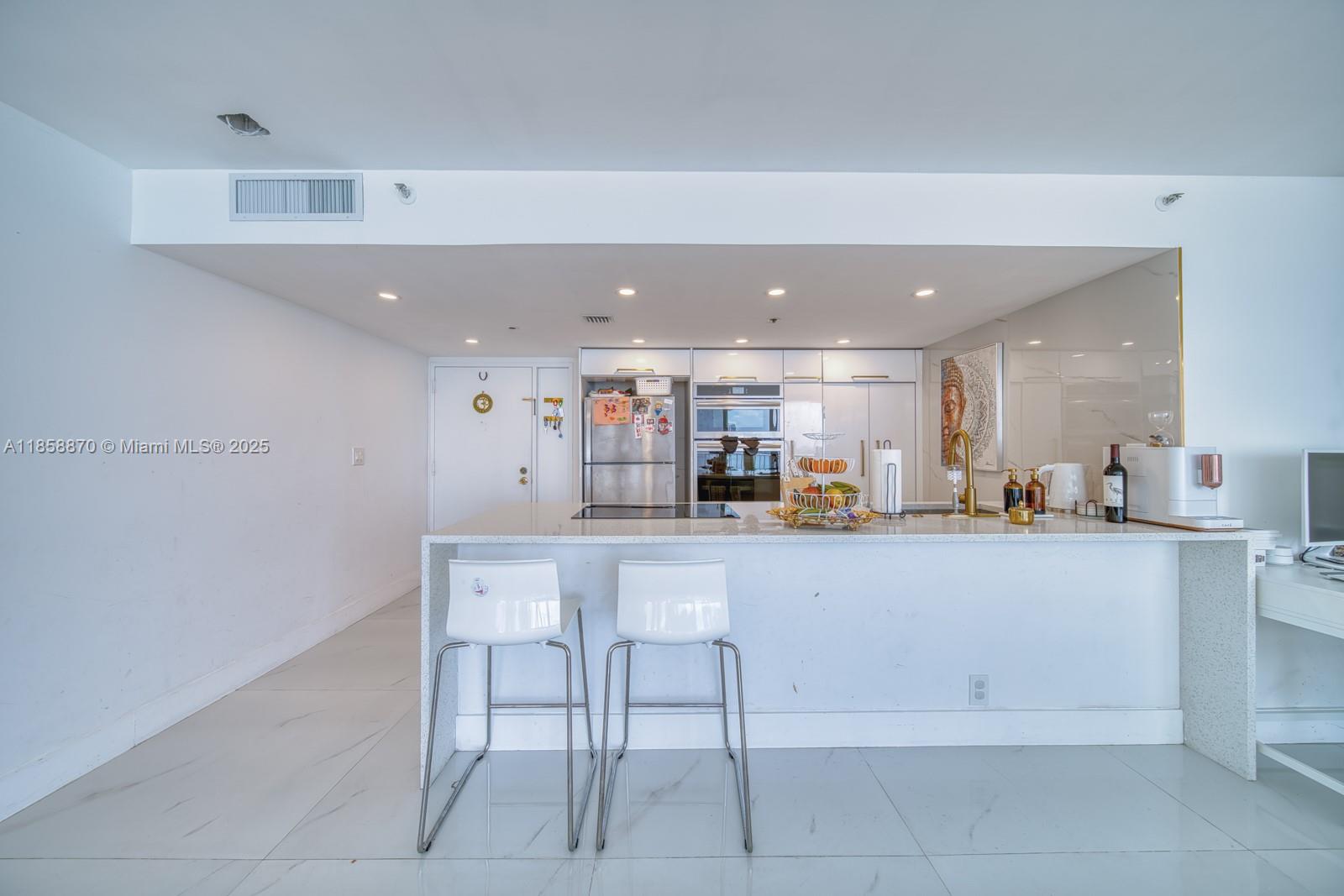 THE GRANDVIEW PALACE COND - Residential